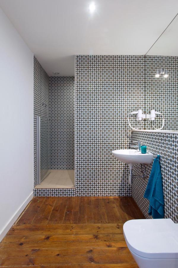 Twin Room Private External Bathroom