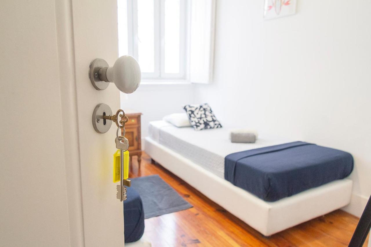 Twin Room with Shared Bathroom,1127269341:JPEG