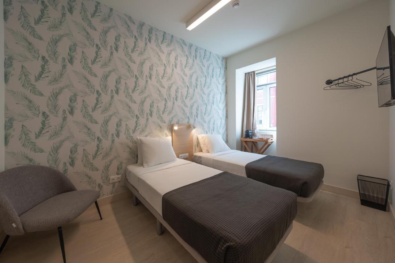 Tweepersoonskamer met 2 Aparte Bedden en Eigen Badkamer