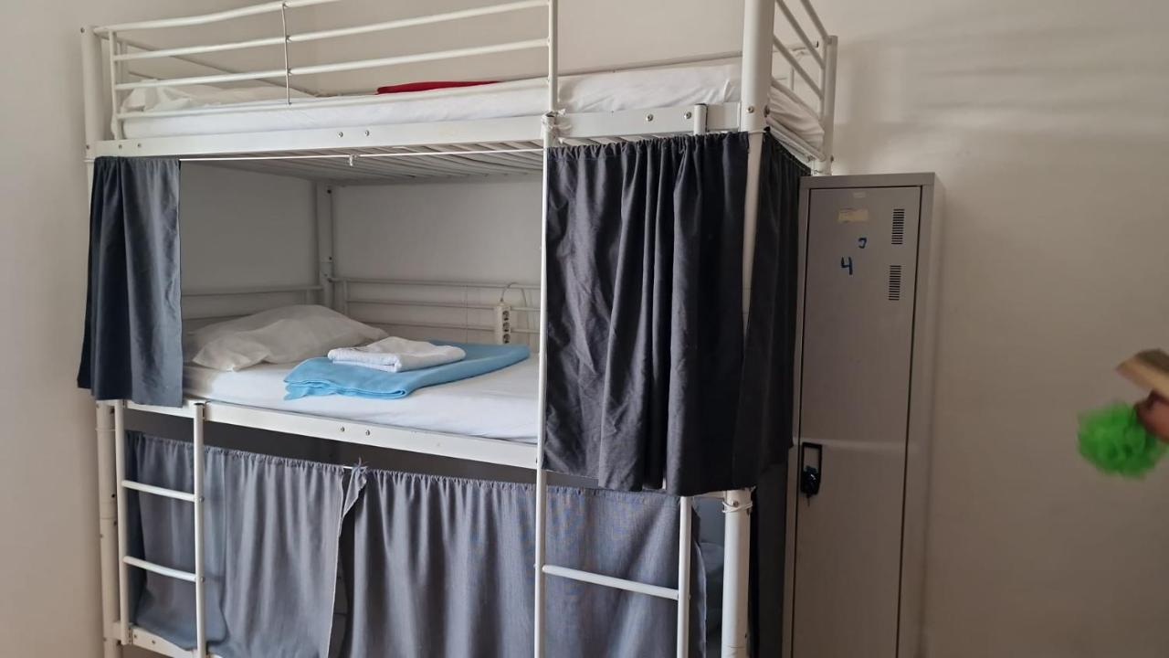 Bed 8-Bed Mixed Dormitory Room