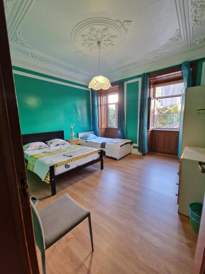 Dreibettzimmer mit Gemeinschaftsbad