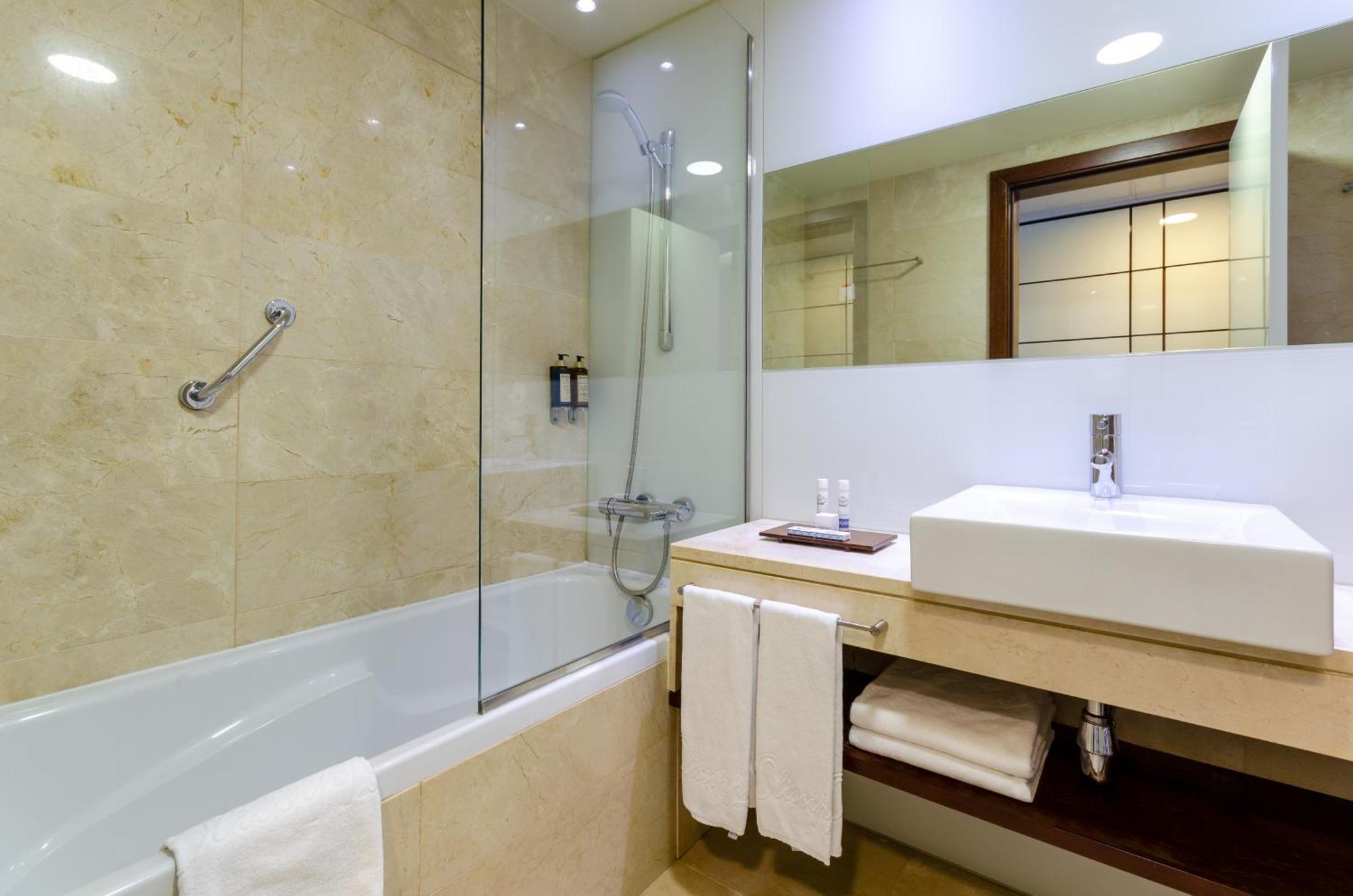 Habitación Doble con cama supletoria - 1 o 2 camas (3 adultos)