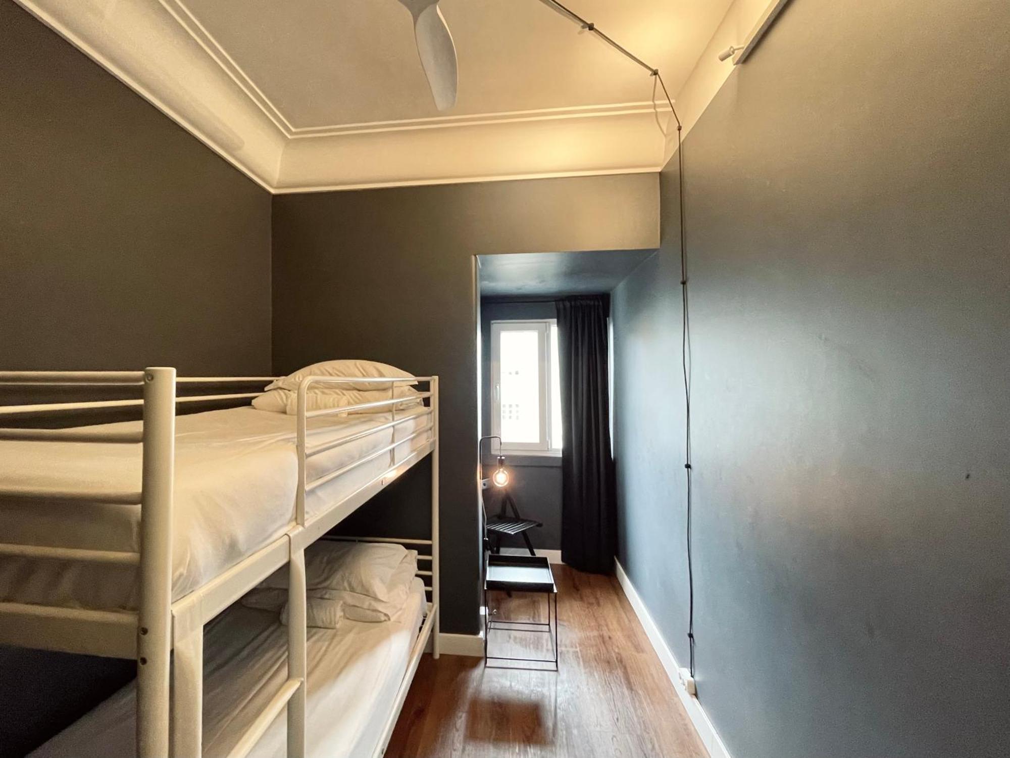 Quarto Twin com Casa de Banho Partilhada