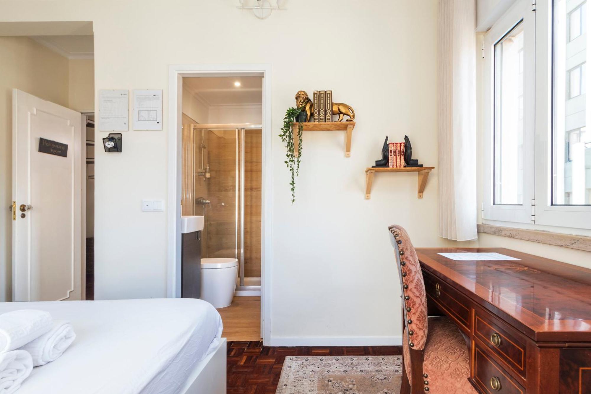 Deluxe Double Room Balcony Private Bathroom
