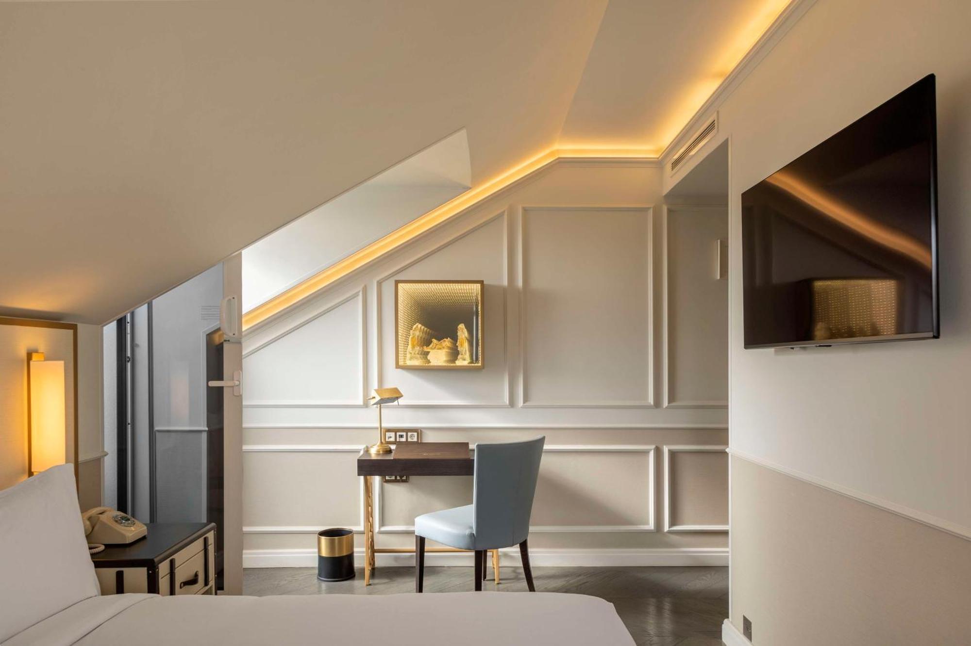 King Premium Corner Room with View and Balcony,1552001752:JPEG