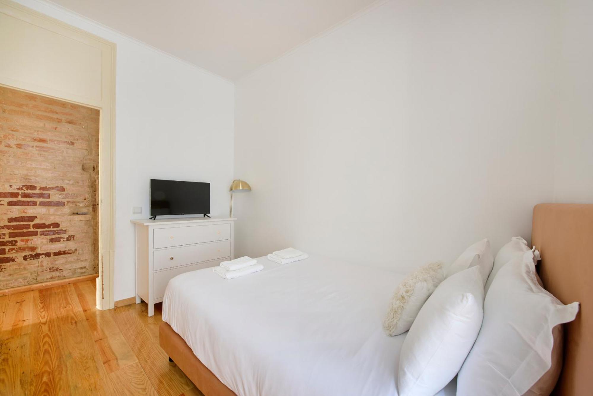 Standard Double Room with Shared Bathroom