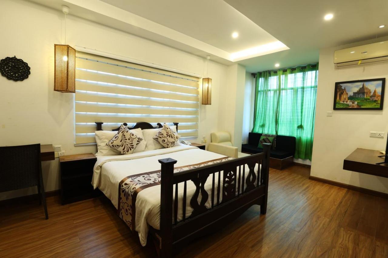 Standard Queen Room