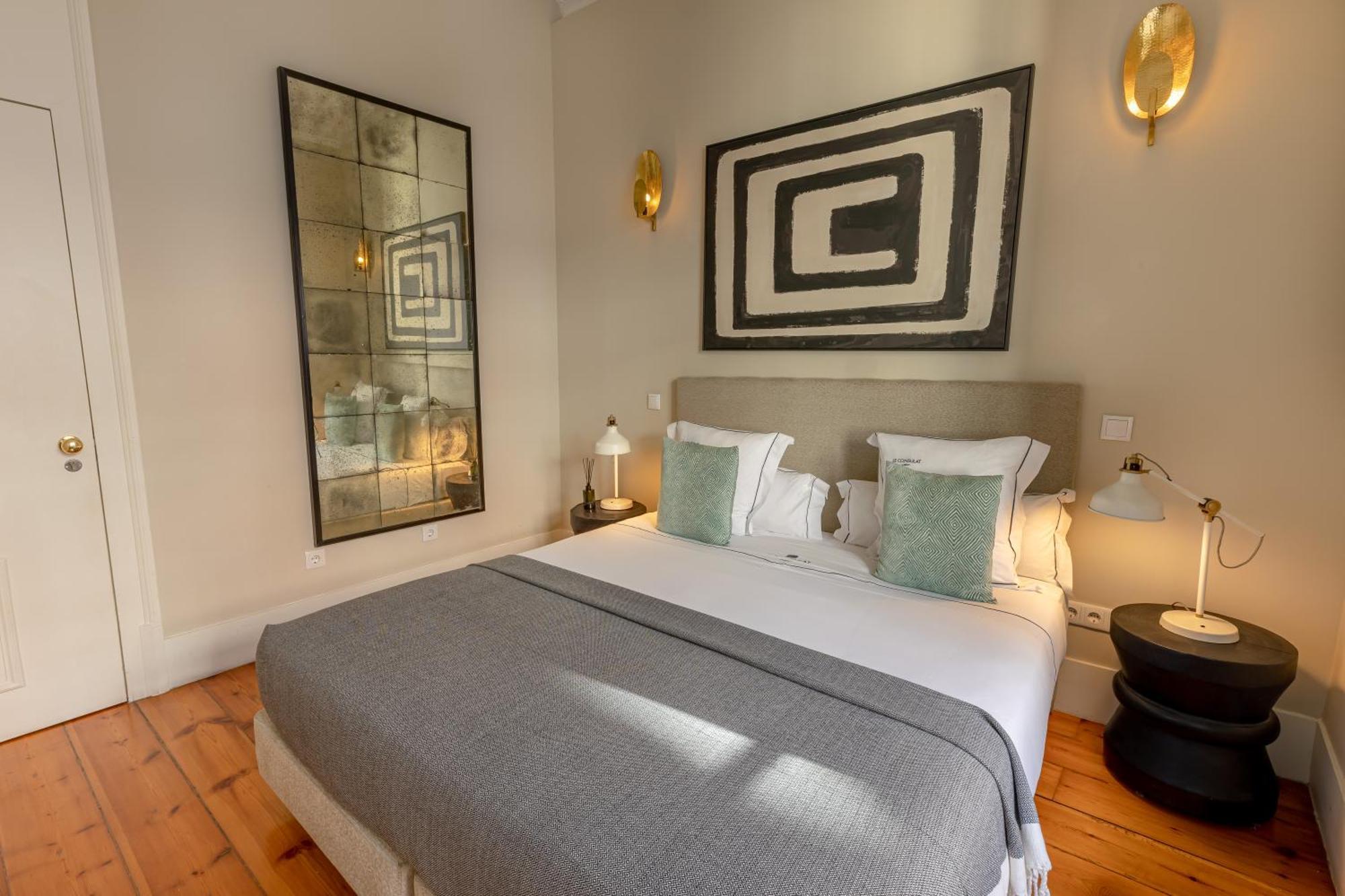Deluxe 2-Bedroom Apartment Square View