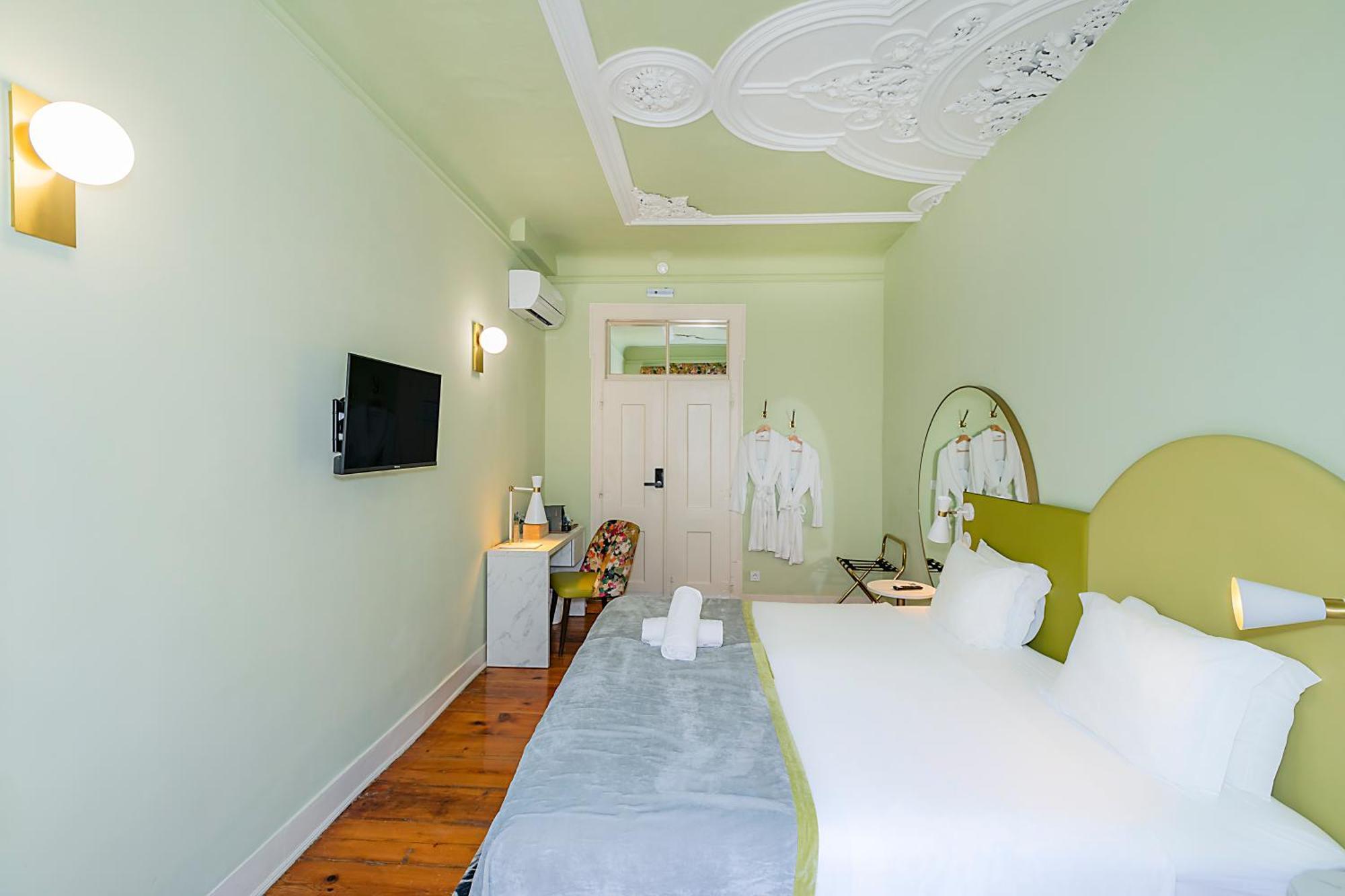 Twin Room Private External Bathroom