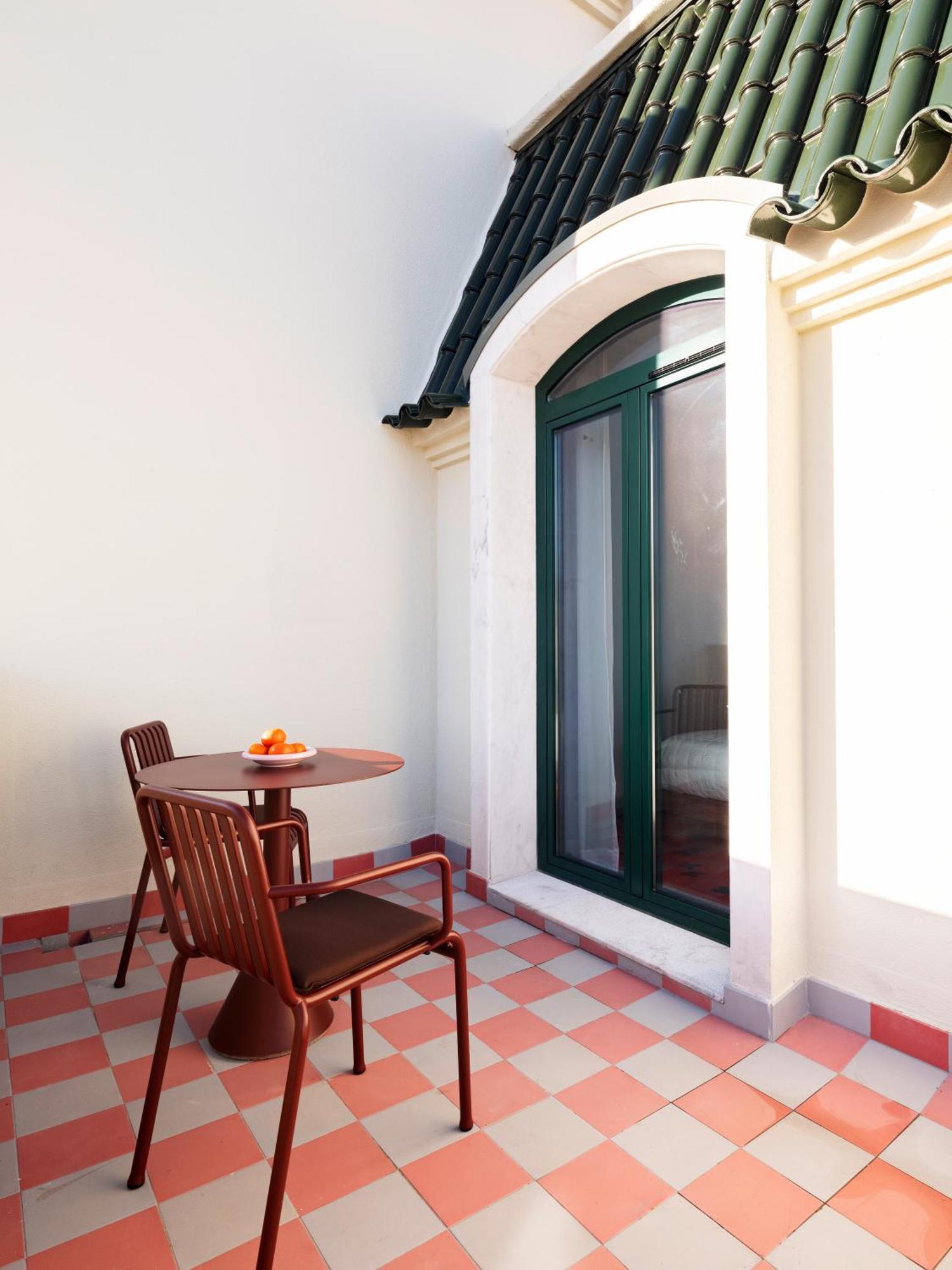 Large Studio Kitchenette Terrace