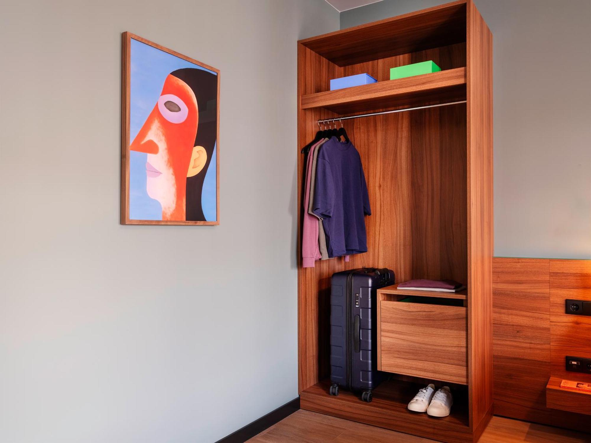 Extra Large Studio Kitchenette