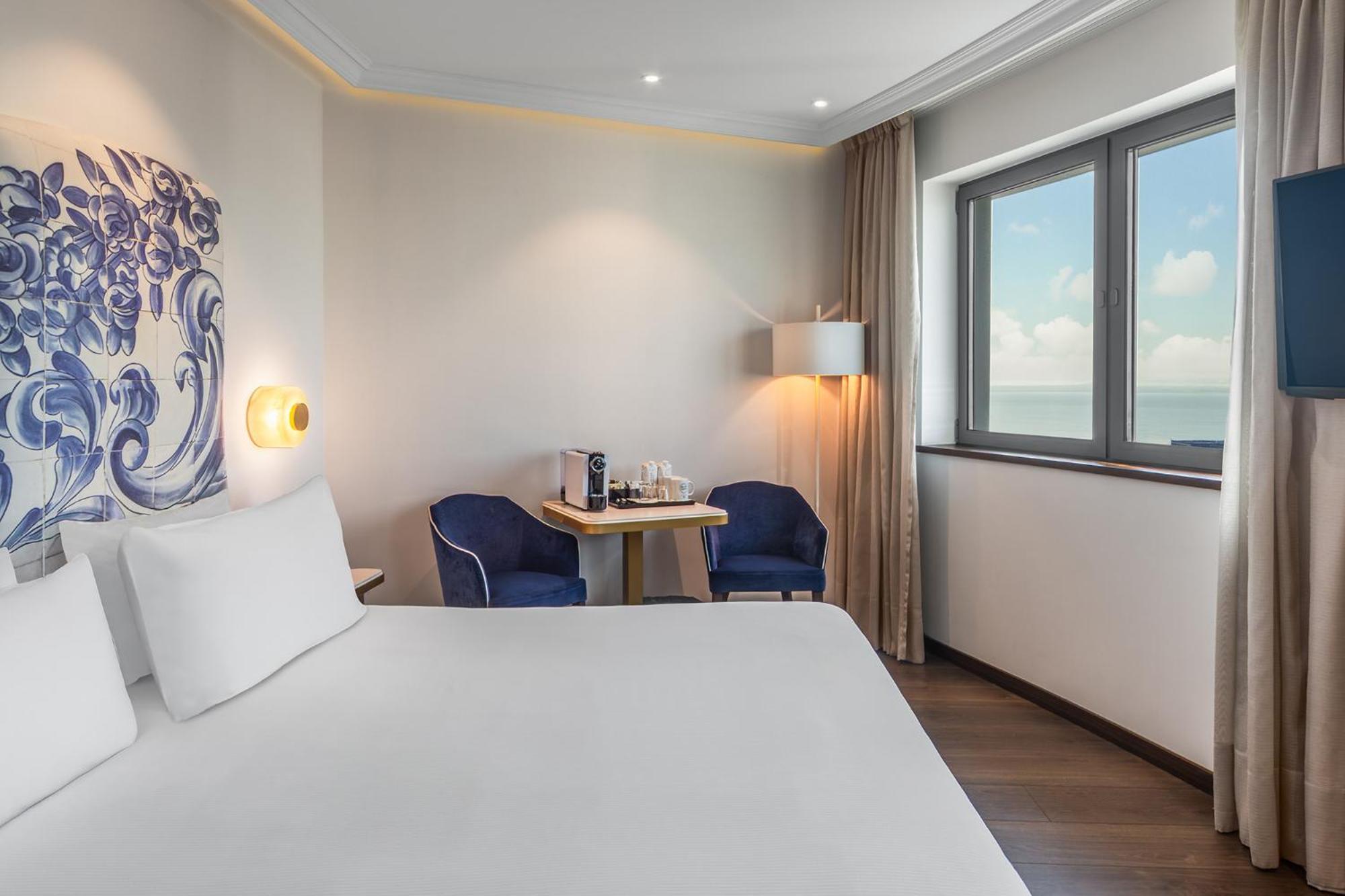 Deluxe Double or Twin Room City View