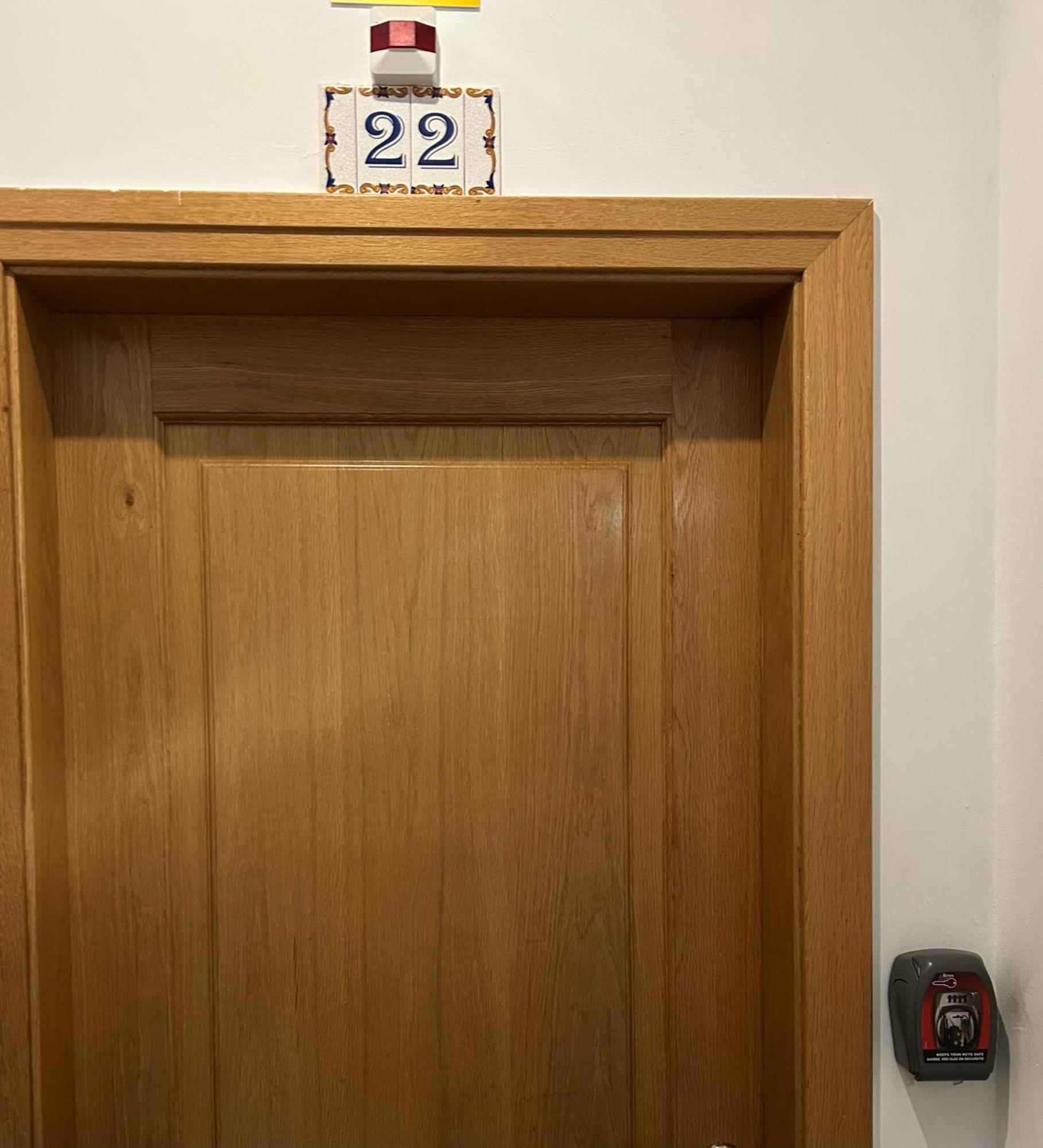 Double or Twin Room Private Bathroom