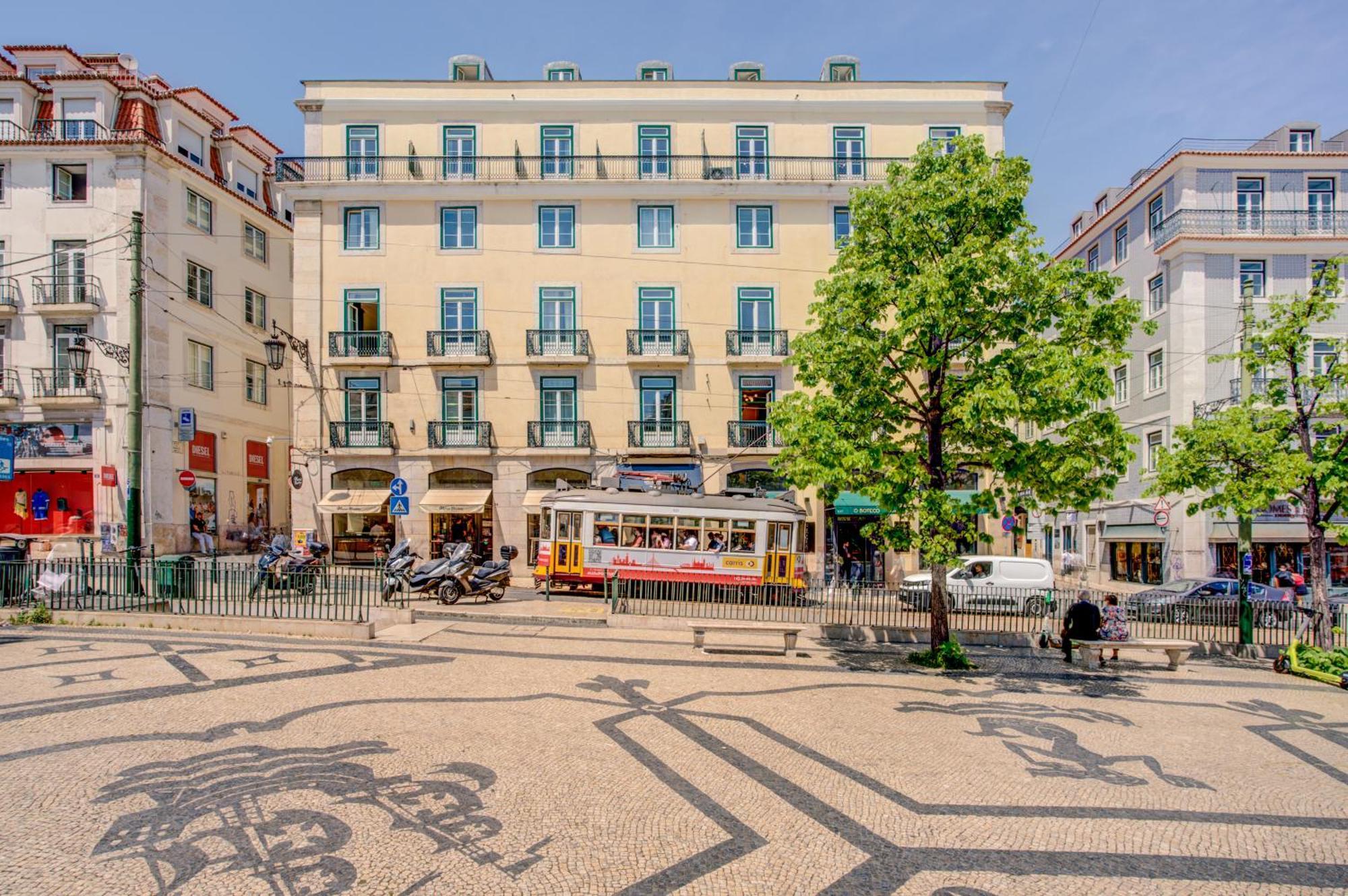Doppelzimmer mit Balkon und Stadtblick