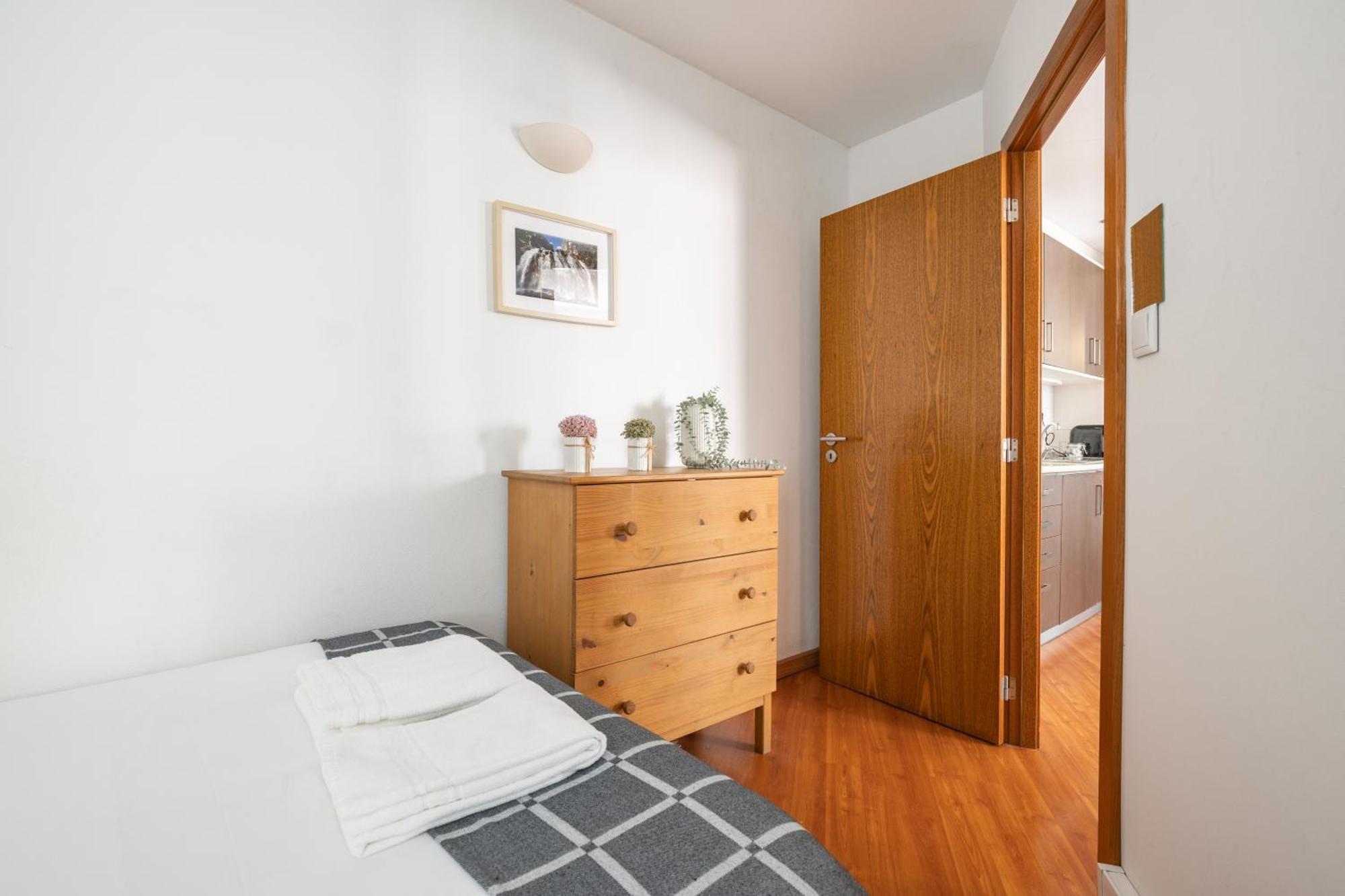 Second-Floor One-Bedroom Apartment Dto