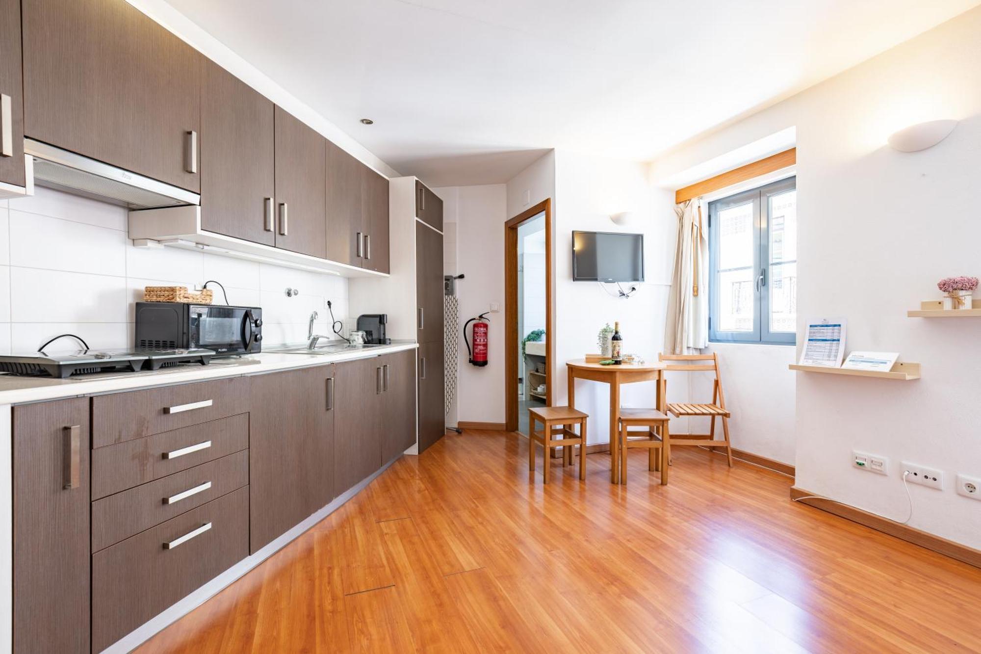 Second-Floor One-Bedroom Apartment Dto