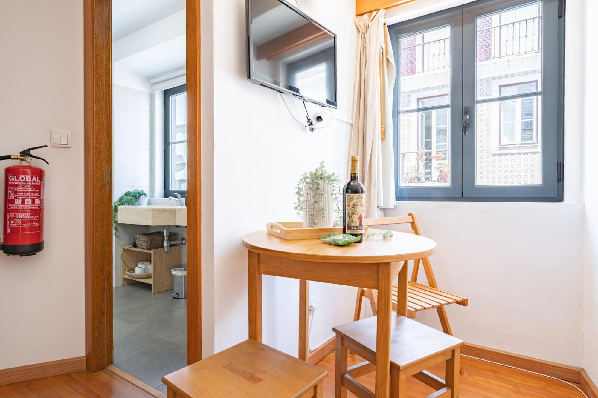 Second-Floor One-Bedroom Apartment Dto