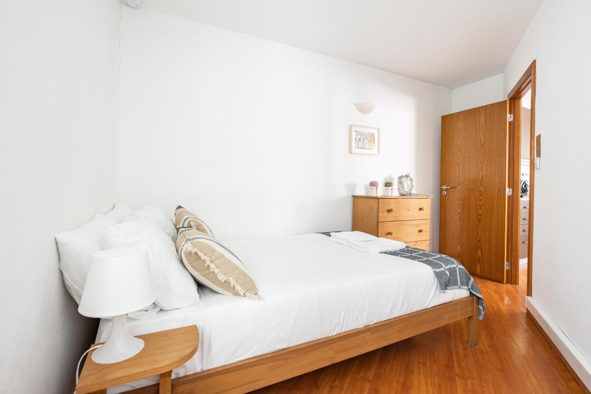 Second-Floor One-Bedroom Apartment Dto