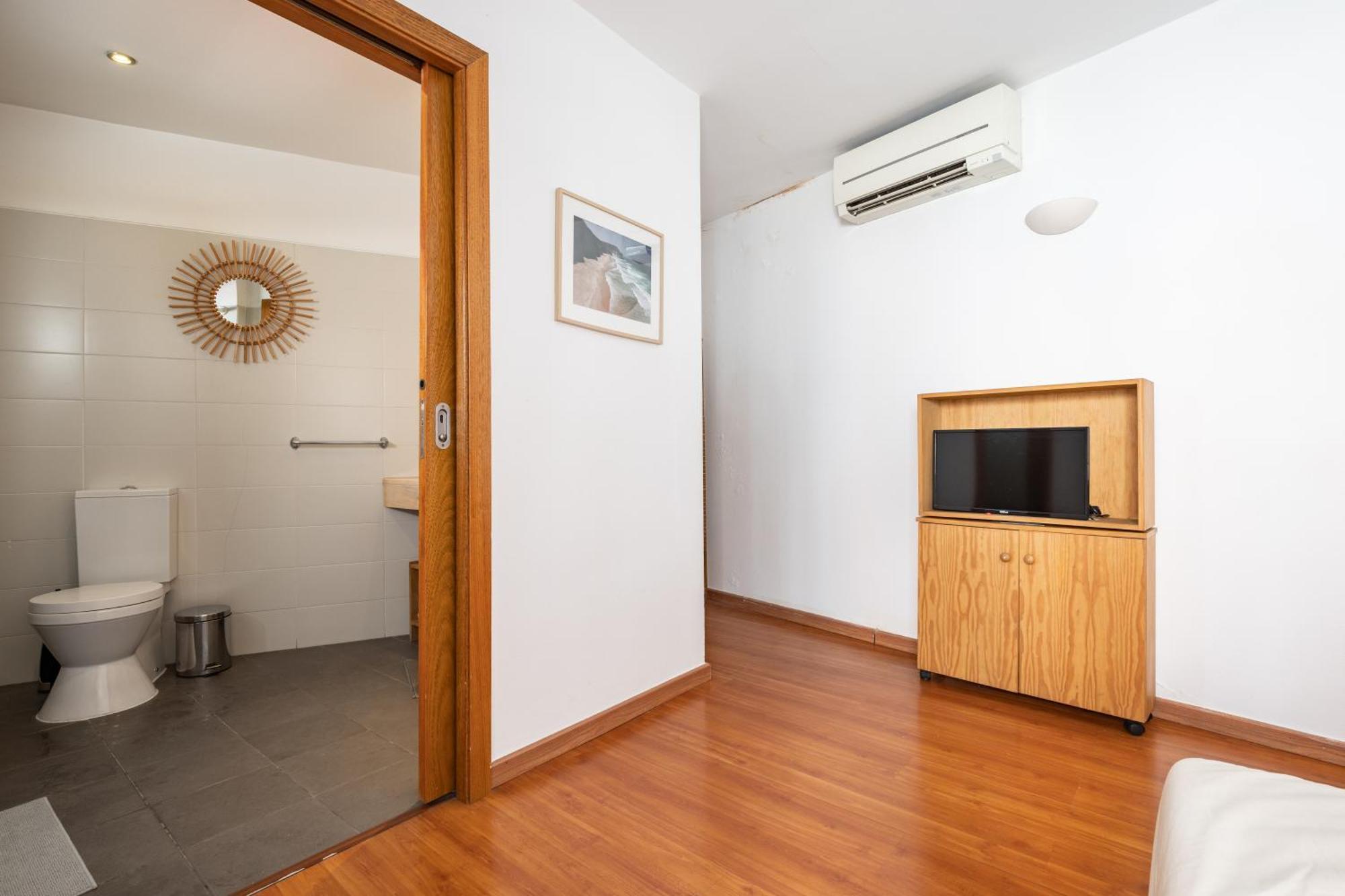 Ground-Floor One-Bedroom Apartment R or C