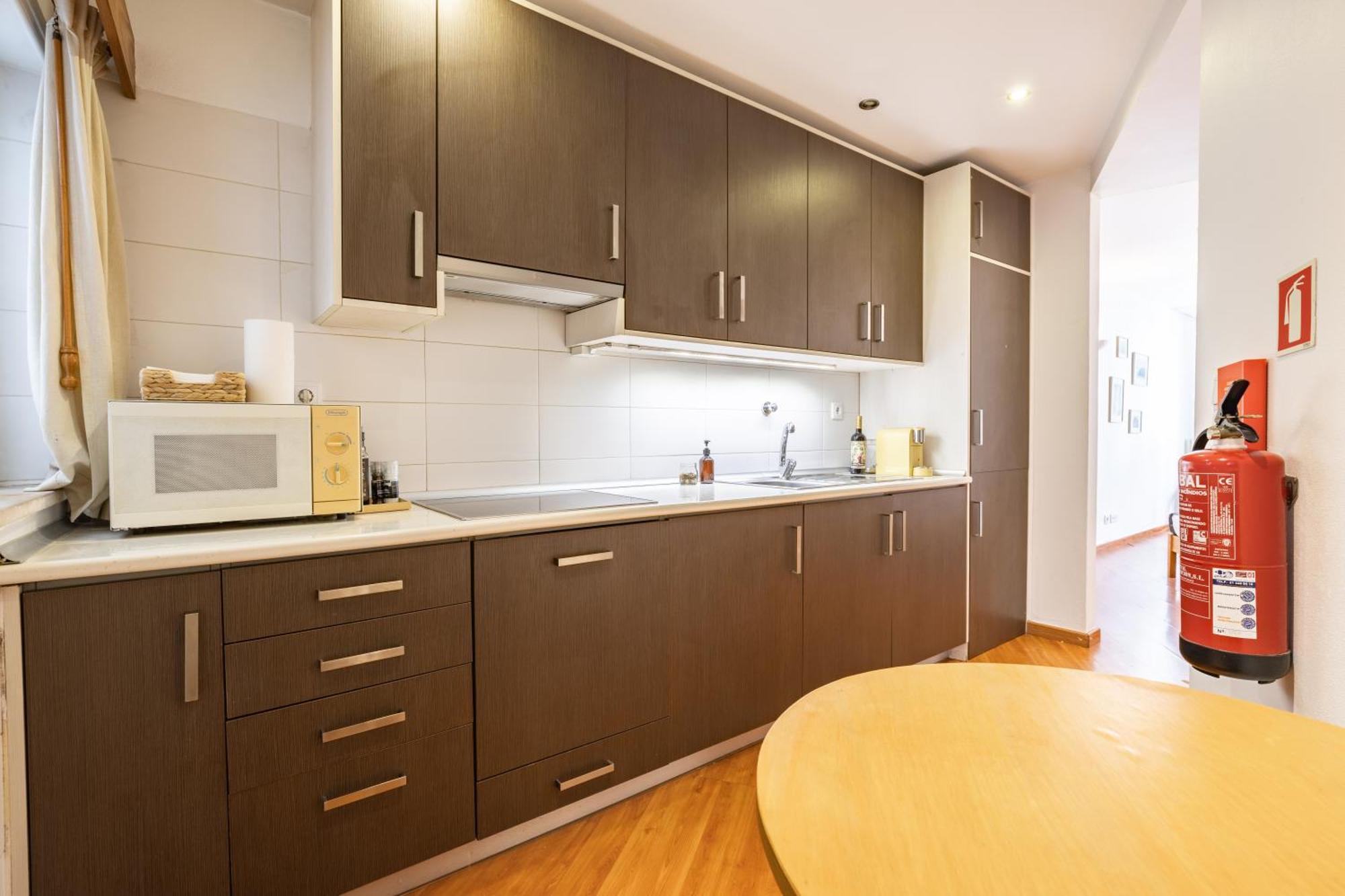 Ground-Floor One-Bedroom Apartment R or C
