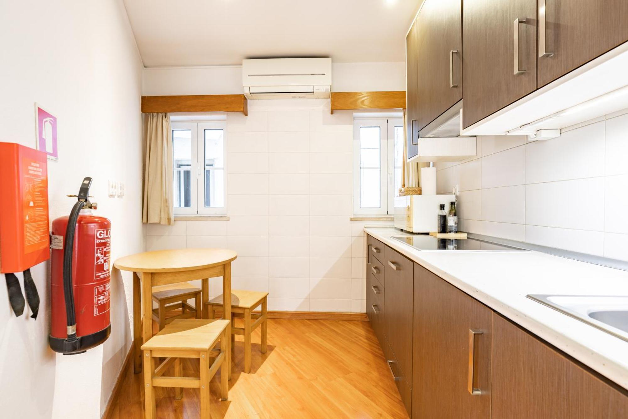 Ground-Floor One-Bedroom Apartment R or C