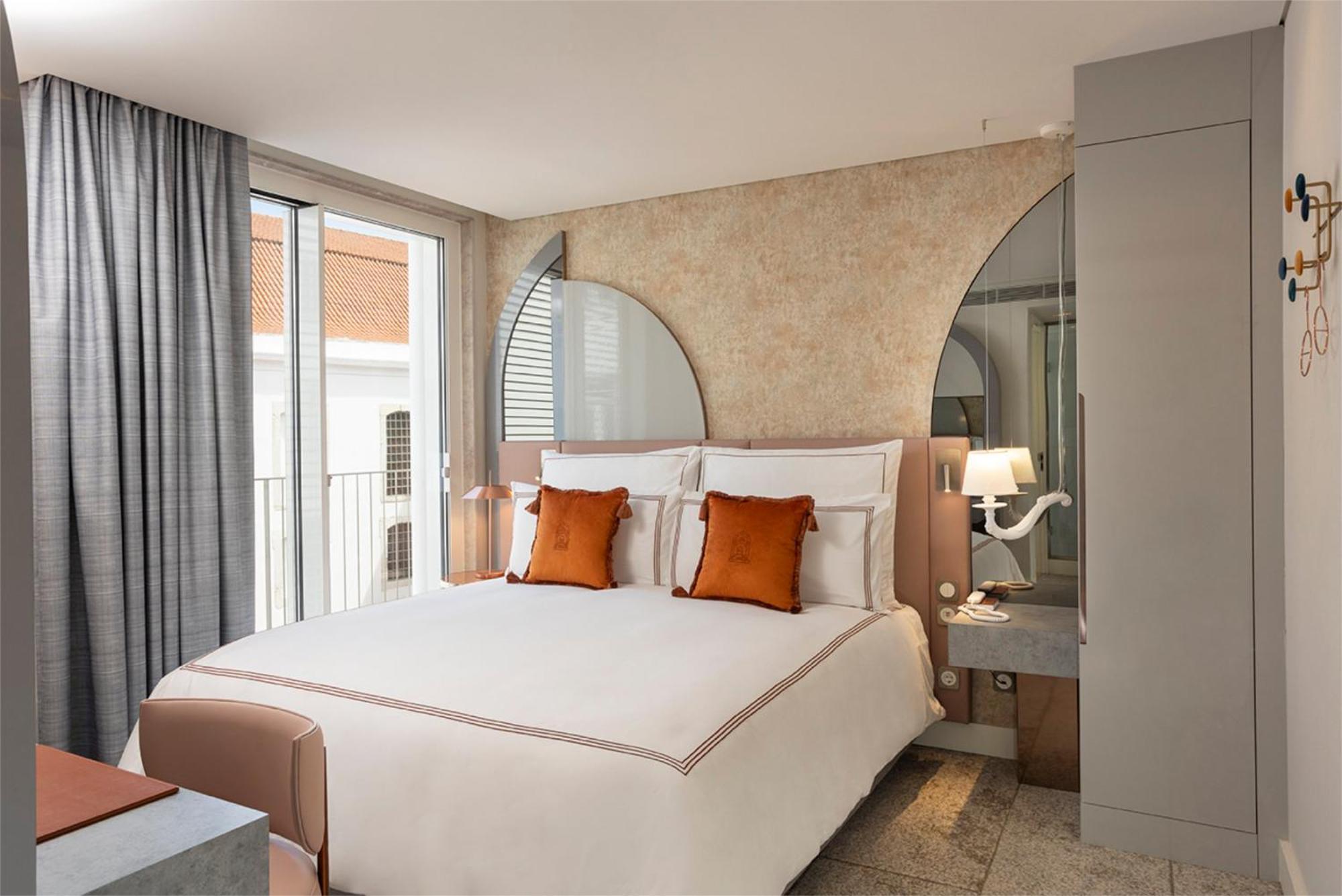 Deluxe King Room Cloister View