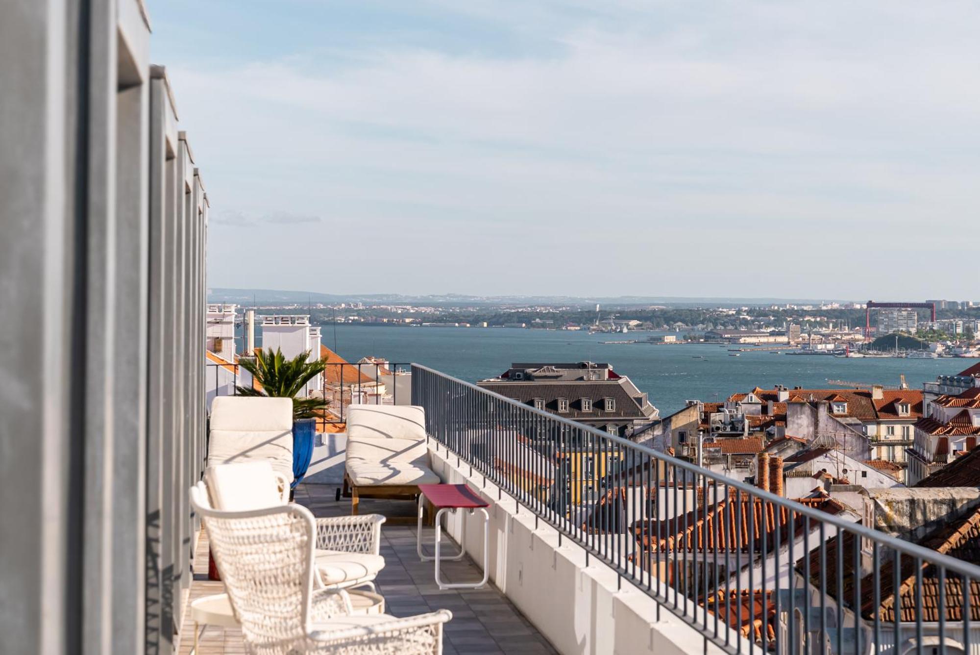 Three-Bedroom Apartment Terrace River View