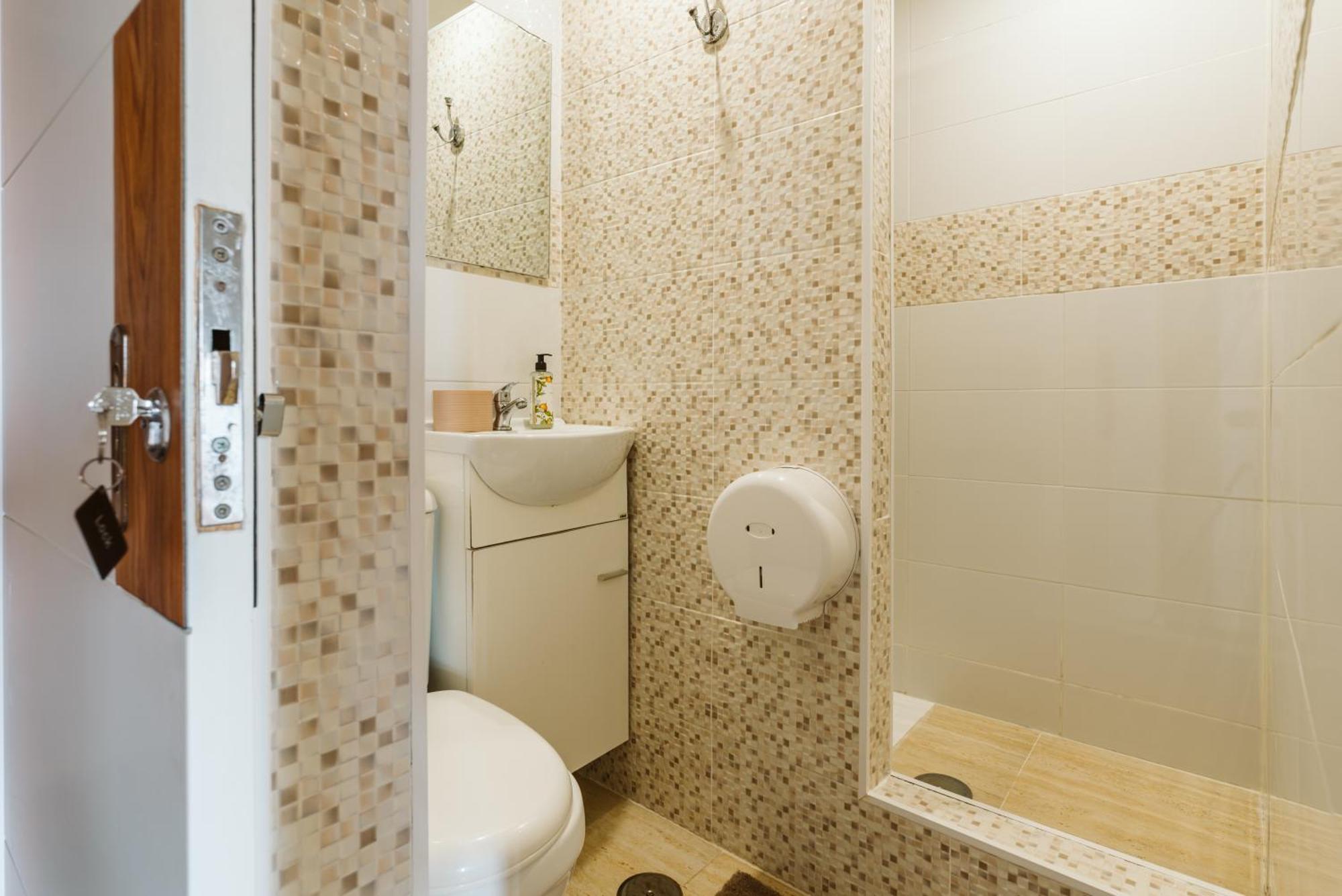 Single Room Private External Bathroom