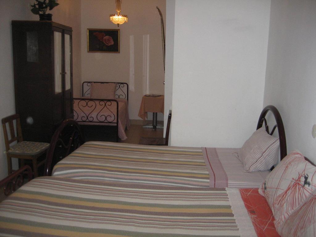 Single Room with Shared Bathroom,224278031:JPEG