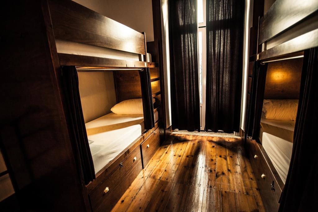 Cama em Dormitório Misto com 6 Camas