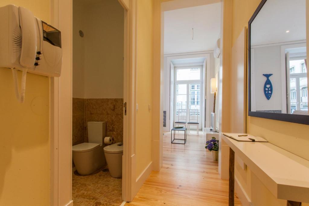 Superior Studio (3 Adults),30549020:JPEG