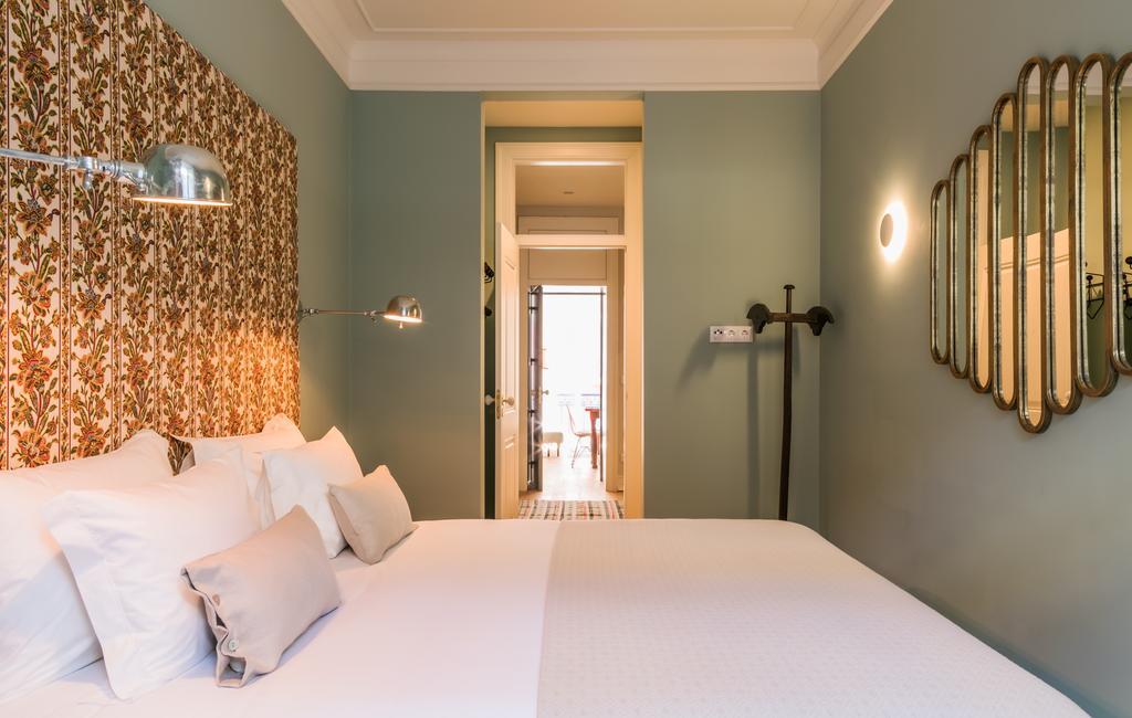 Deluxe One-Bedroom Apartment