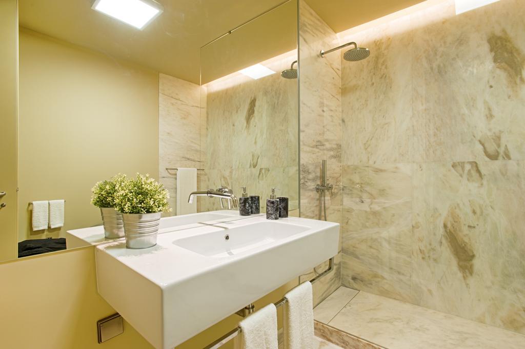 Deluxe Two-Bedroom Apartment,346689985:JPEG