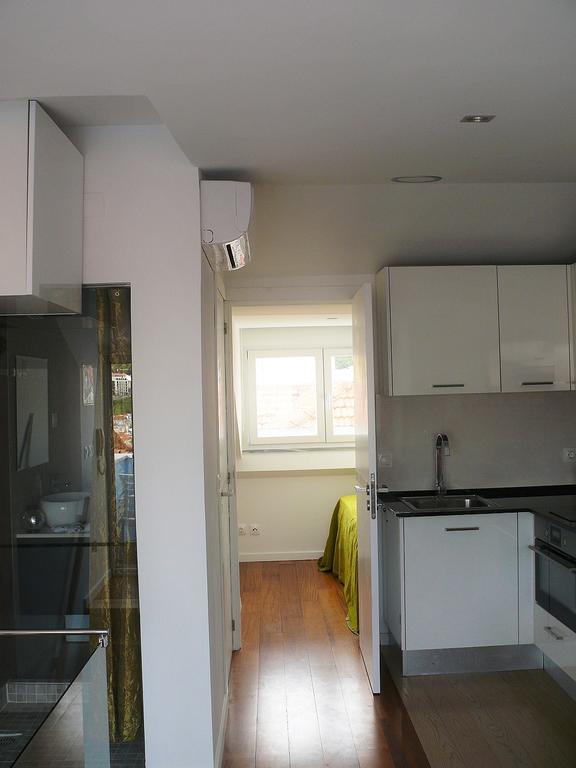 Apartment with Balcony,433710390:JPEG