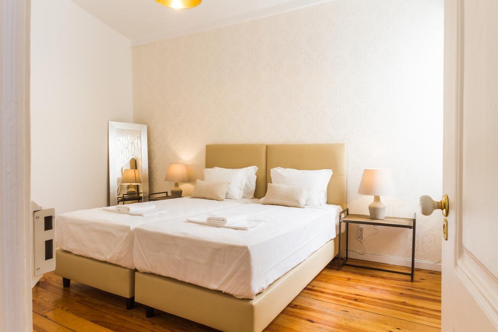 Standard Twin Room with Shared Bathroom,443264694:JPEG