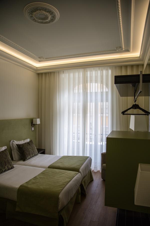 Quarto com 2 Camas de Solteiro
