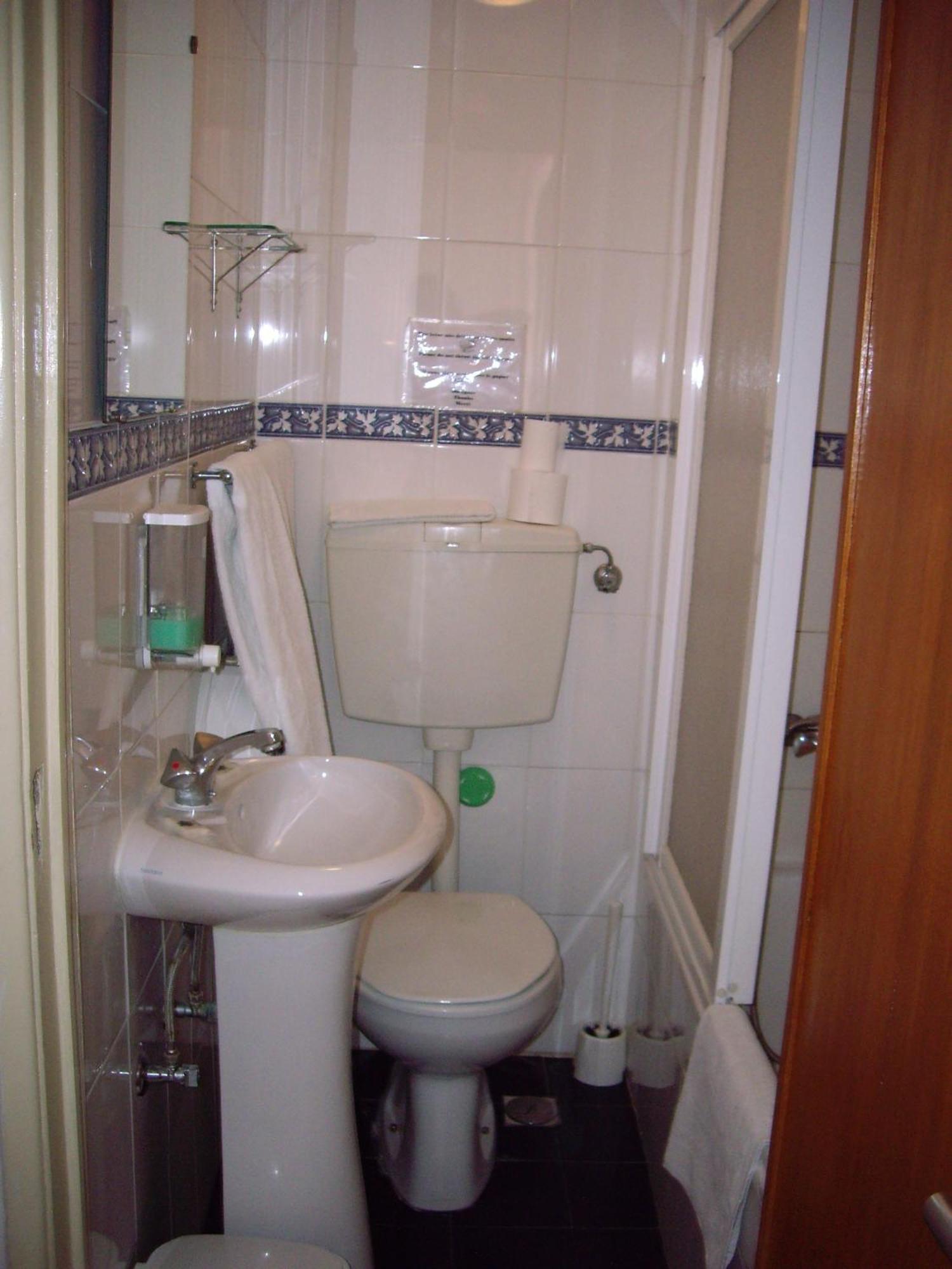 Twin Room Bathroom