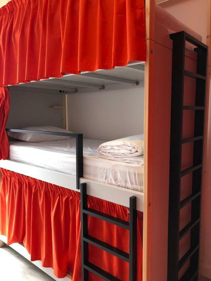 Lit dans un Dortoir pour Hommes de 10 lits