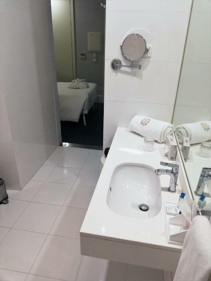 Standard Single Room,815974172:JPEG