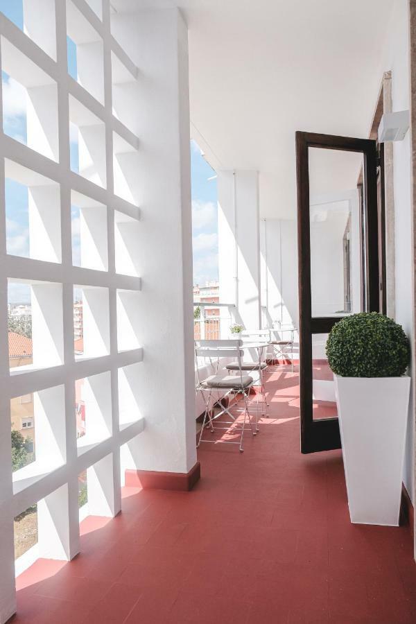 Single Room Balcony