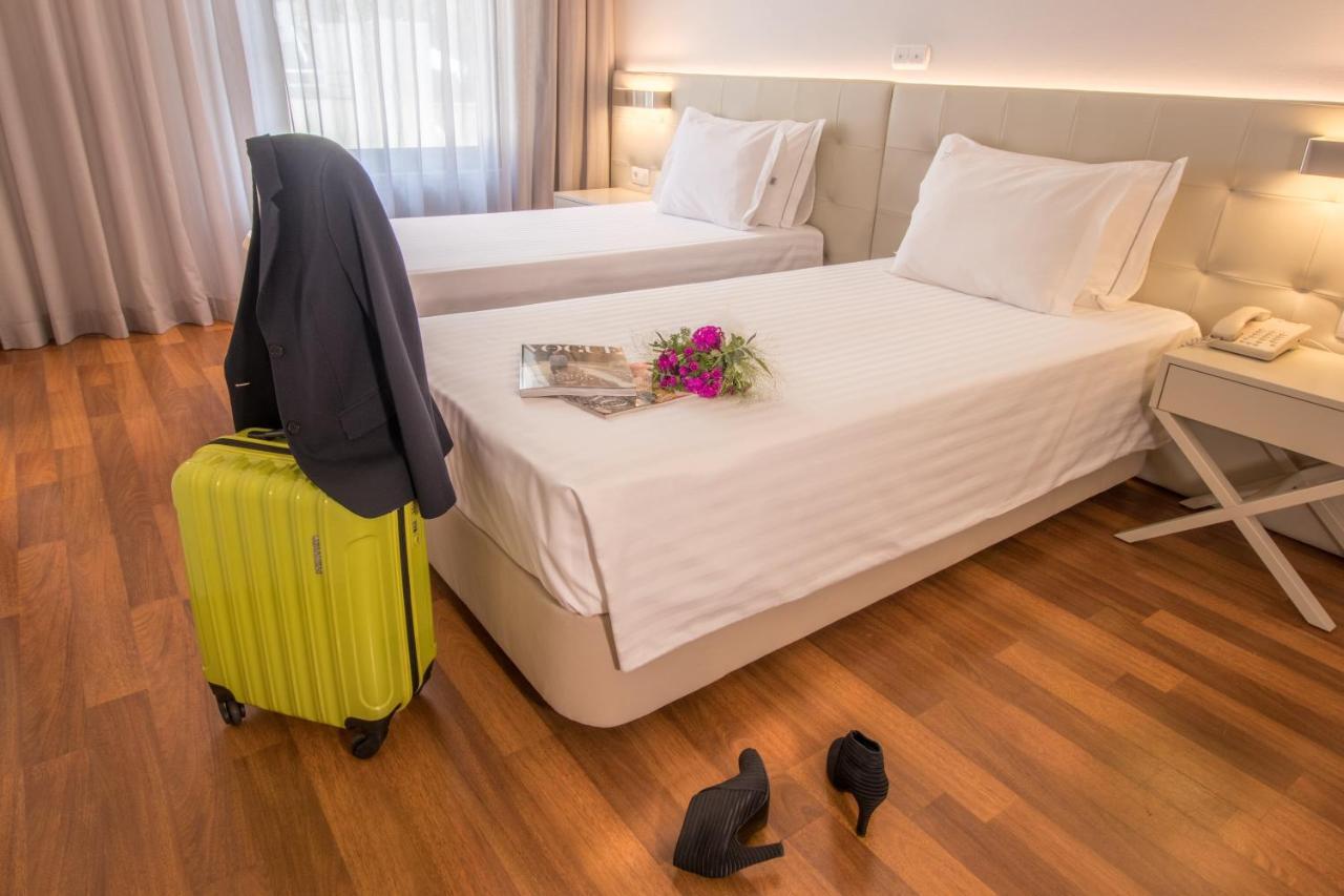 Quarto com Cama de Casal ou 2 de Solteiro - Estacionamento Gratuito