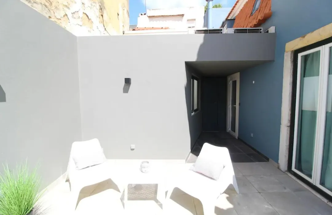 Lovely 1 Bedroom With Patio In Lisbon-1