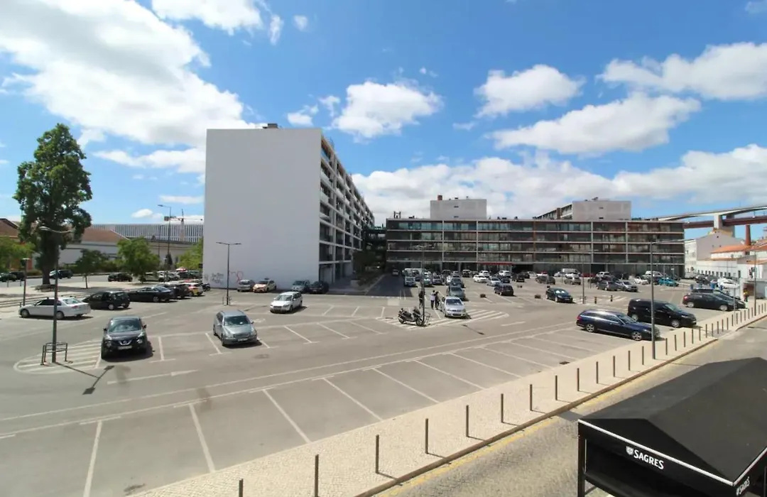 Bright 1 Bedroom With Lovely Balcony In Lisbon-1