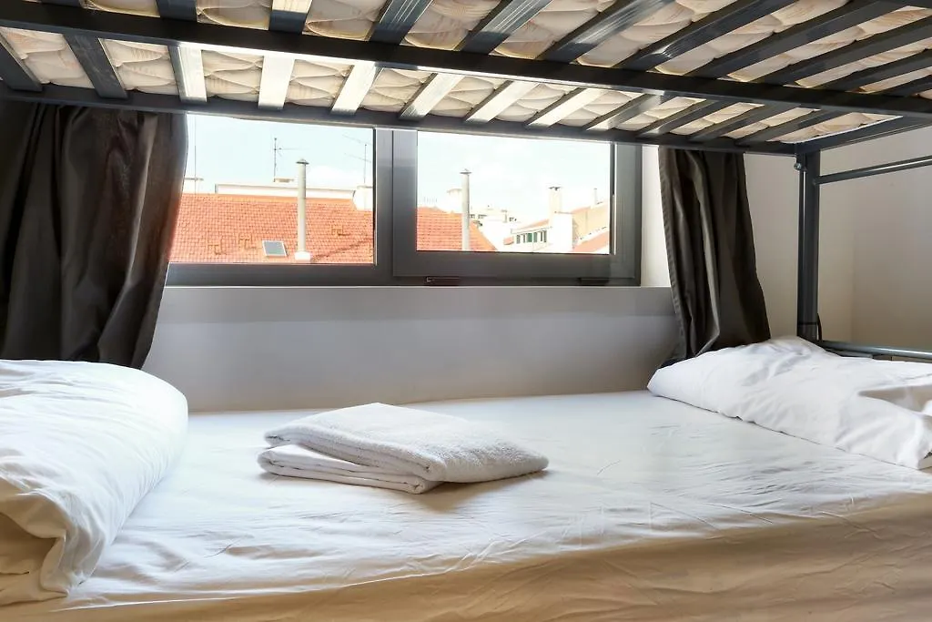 Hans Brinker Hostel Lisbon-1