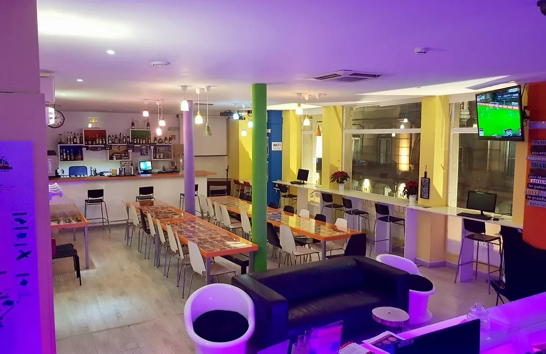 Golden Tram 242 Suites & Hostel-1