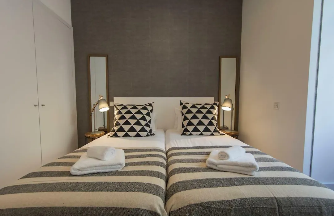 High Ceiling Duplex Apartment At Cais Do Sodre-1