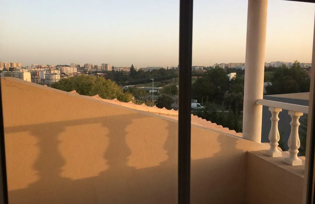 Sunny Suites Golf And Free Parking Guest House-1