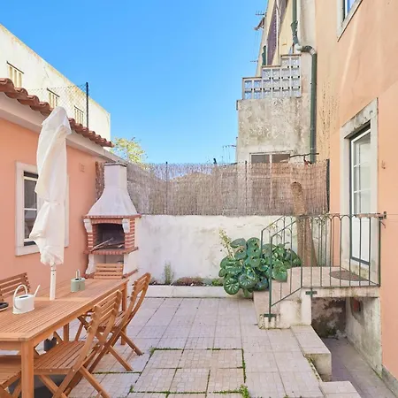 Amazing Terrace And Riverview In Historical Lisbon-2