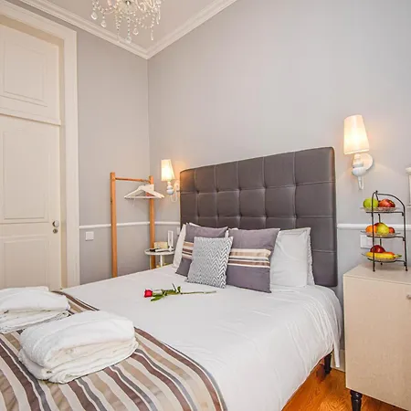 B In B Lisbon Downtown Suites-3