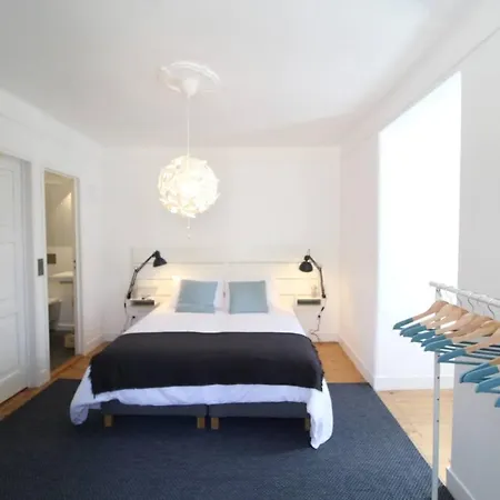 Bright 1 Bedroom With Lovely Balcony In Lisbon-3